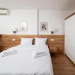 Krasinski Garden Comfort By Bookinghost Apartman *
